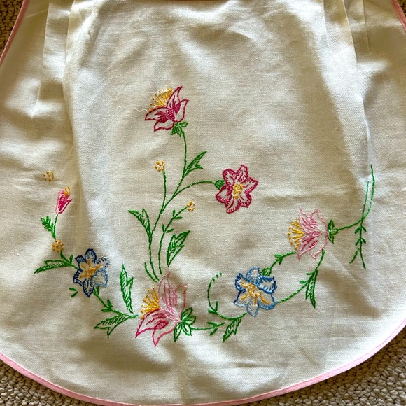 Vintage hand embroidered apron - Picture 2 of 2